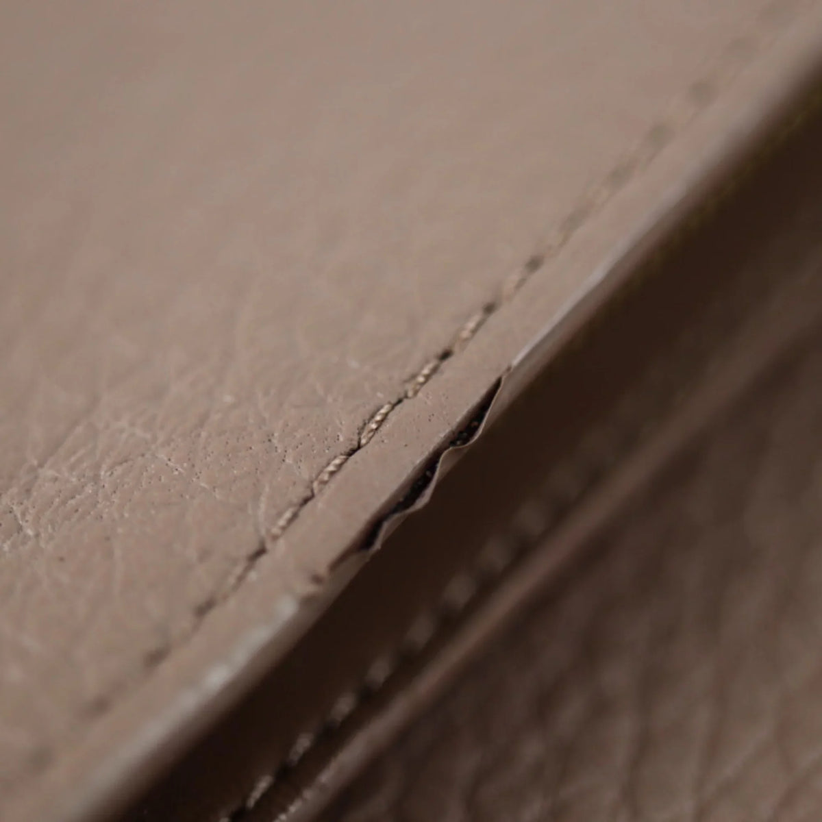 Parnacea Capucines Long LV (Good) Gold Beige Taupe Portefeuille Genuine Fitting Taurillon M62075 Metal Logo Pre-Owned Wallet Leather