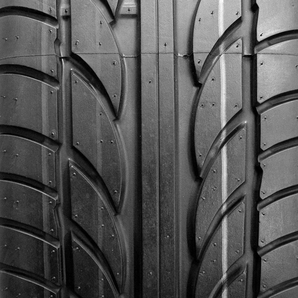 '- Hawk 8PLY Rated Desert 33X12.50R15 Mud-Terrain Achilles X-MT Tire