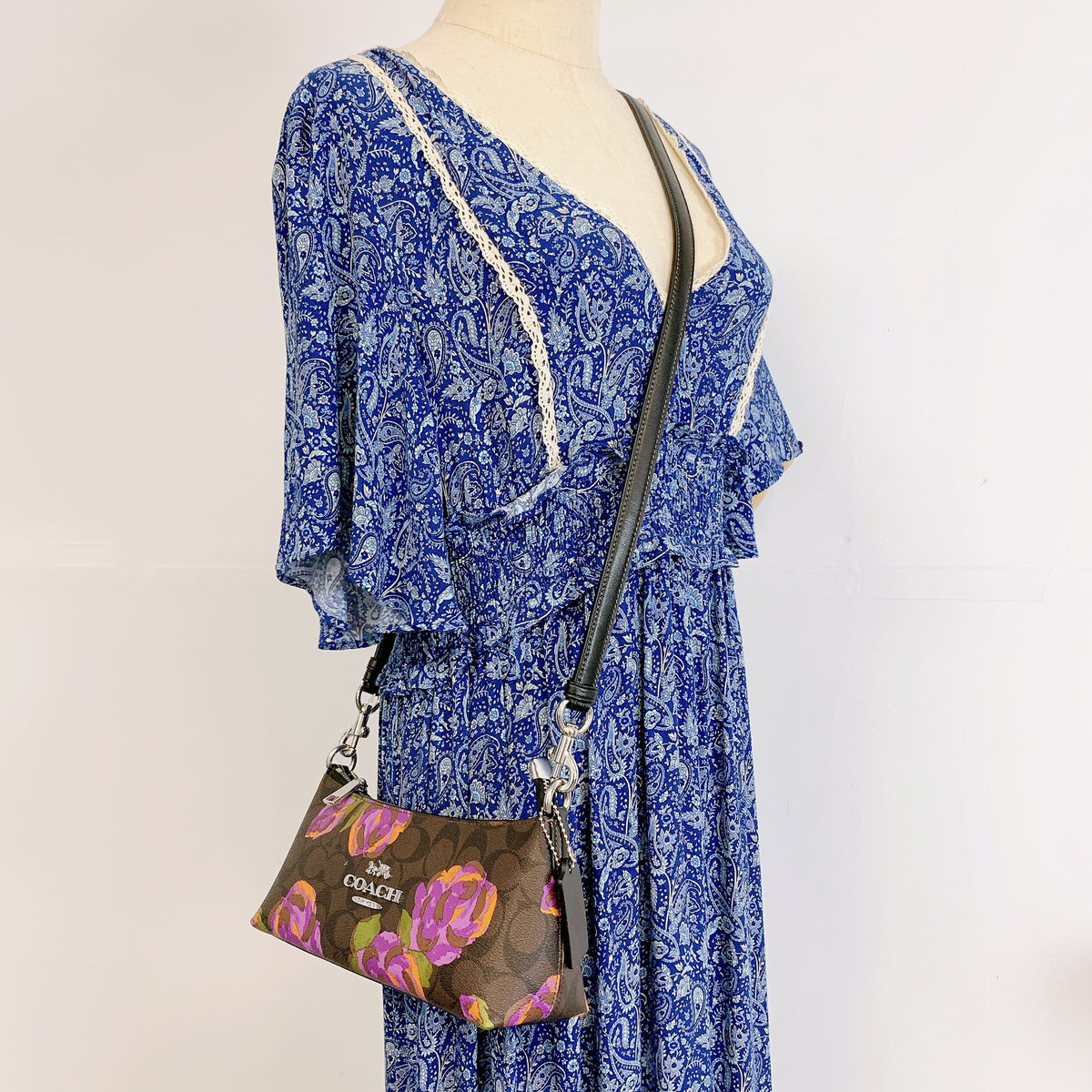 CL406 Multi Signature In Print Rose Brown Coach Iris Charlotte IN Canvas Shoulder Bag With