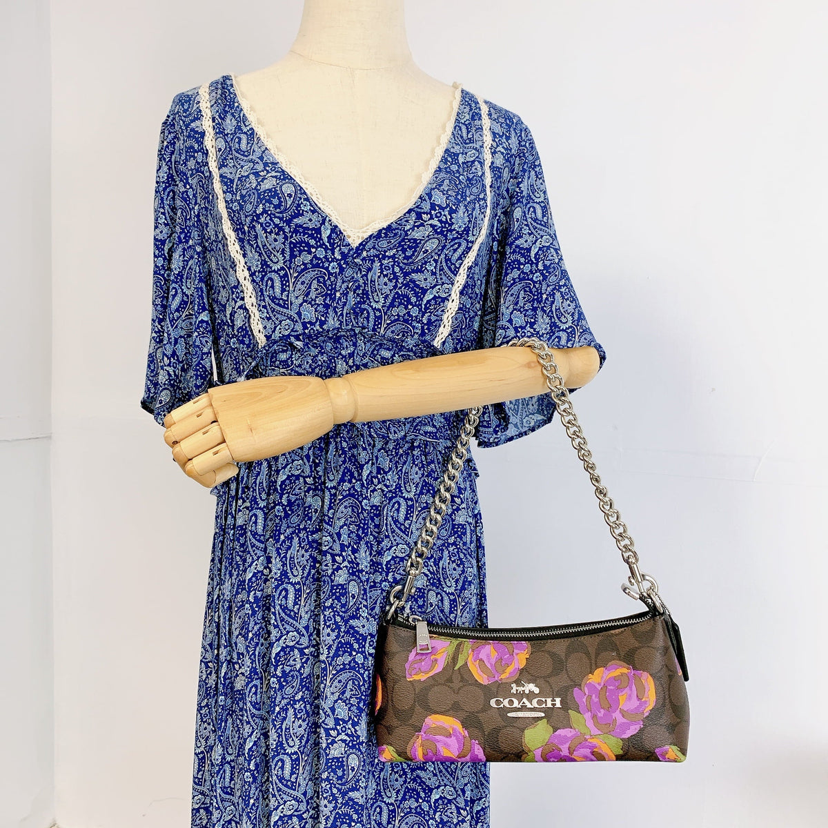CL406 Multi Signature In Print Rose Brown Coach Iris Charlotte IN Canvas Shoulder Bag With