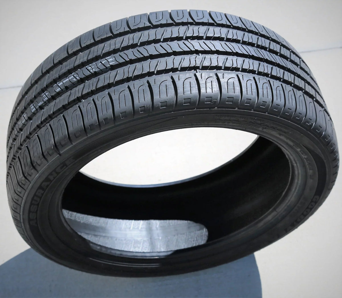 2012 All-Season Goodyear of Camry 225/45R18 XLE, 2008-12 Tires SEL 91V Season 4 (FOUR) Assurance Set A/S Fits: All Fusion