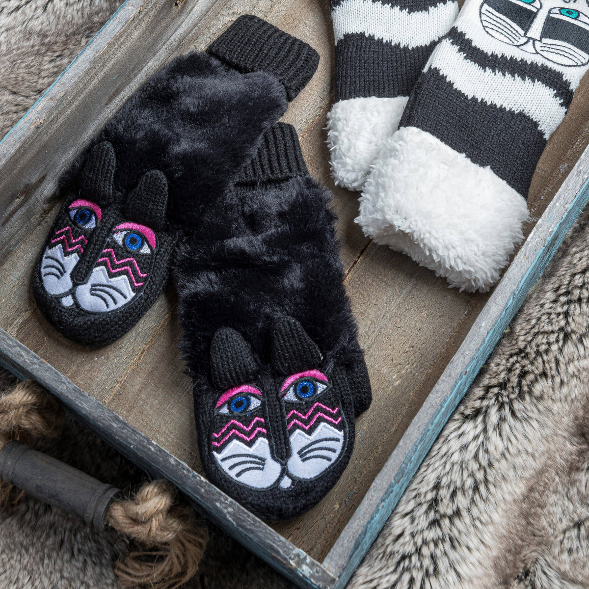 Fuzzy Cat Burch Laurel Black Mittens