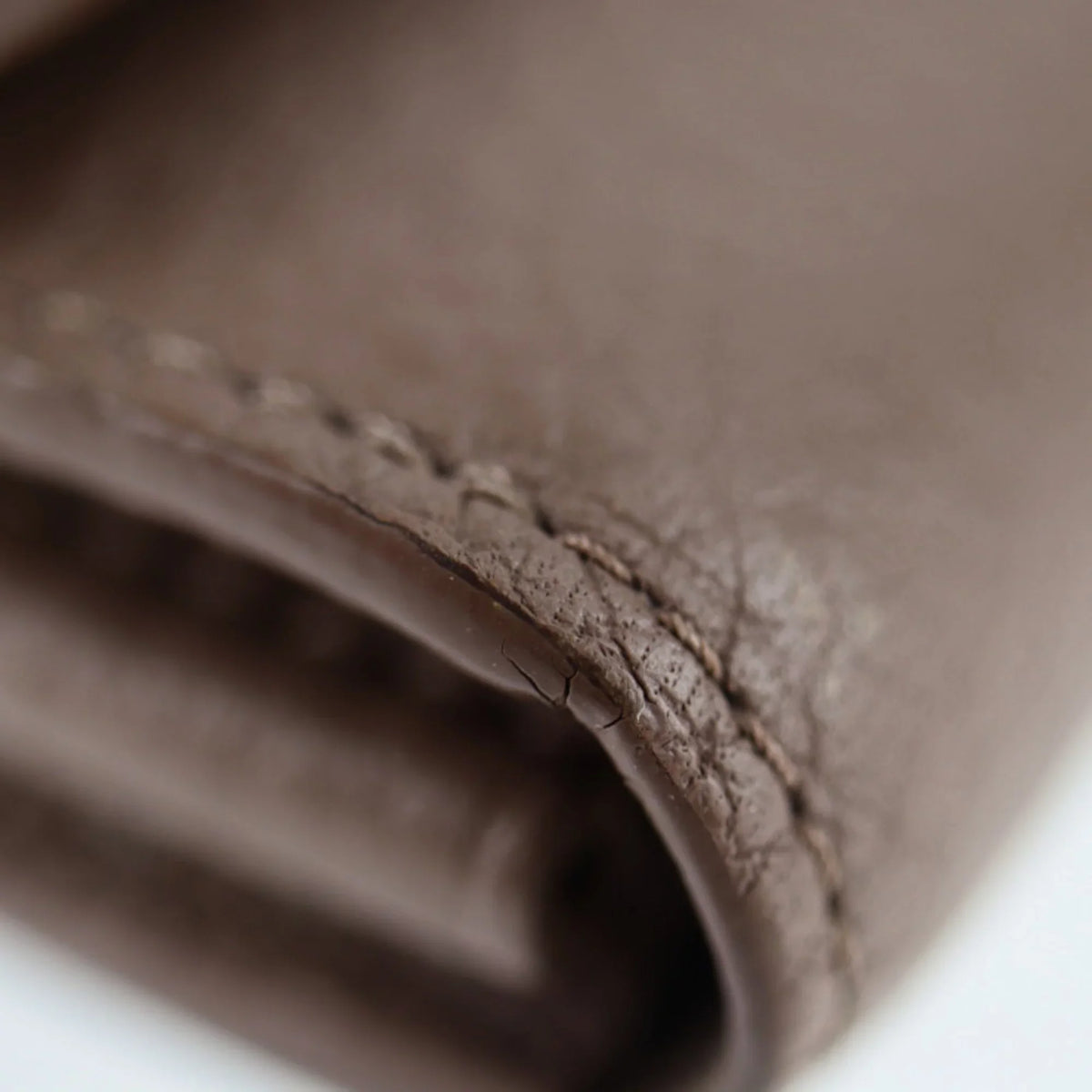 Parnacea Capucines Long LV (Good) Gold Beige Taupe Portefeuille Genuine Fitting Taurillon M62075 Metal Logo Pre-Owned Wallet Leather